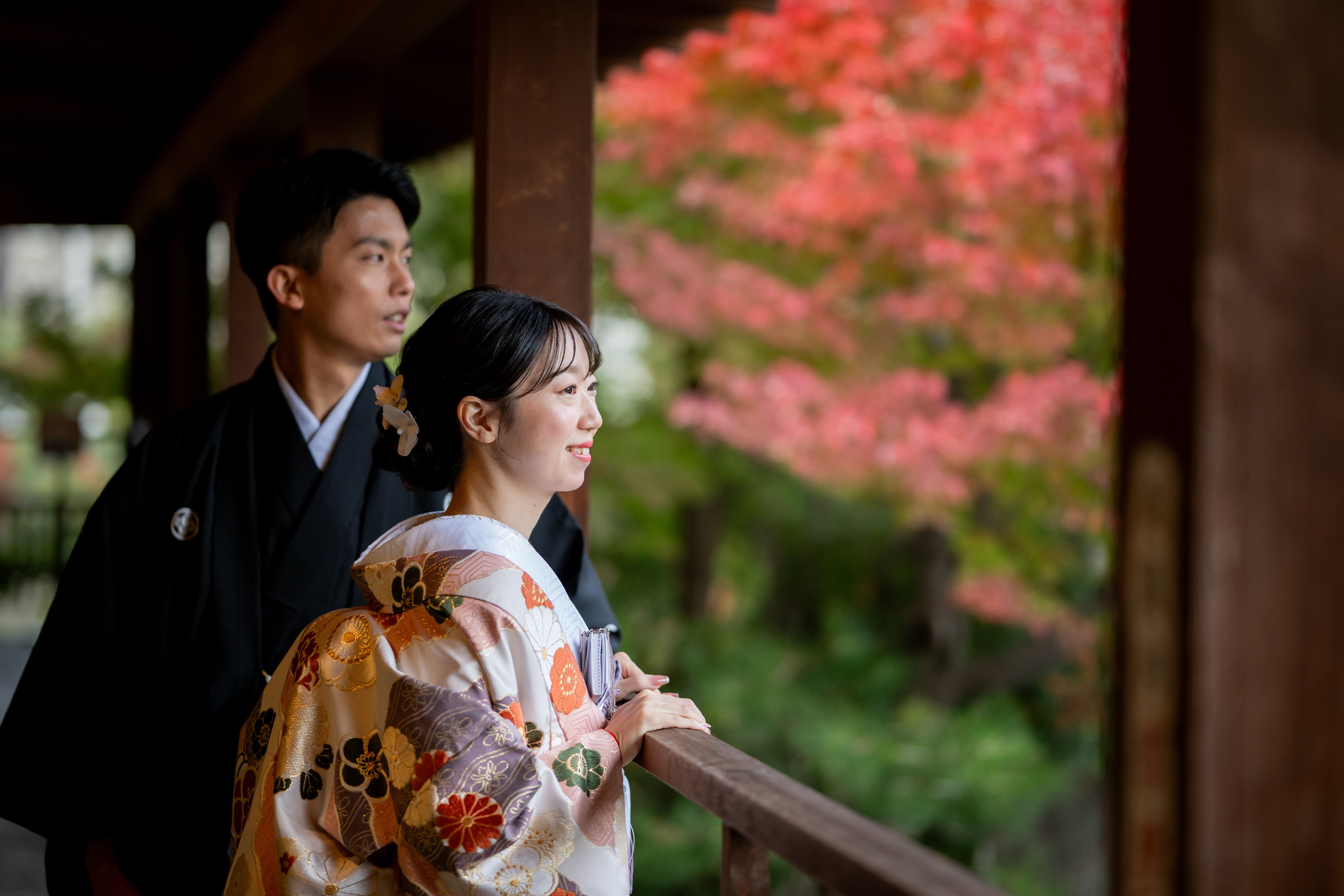 紅葉と和装の絶妙なコラボレーション